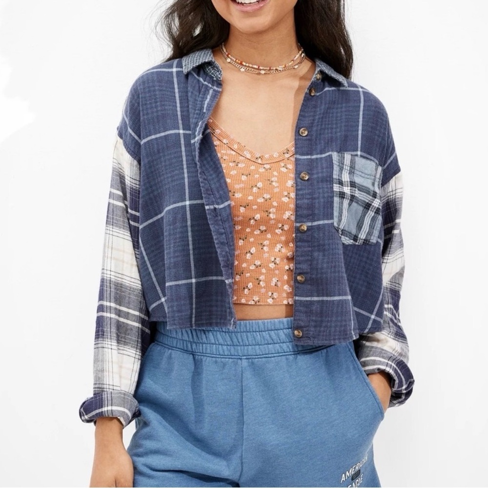 American Eagle Outfitters Cropped Navy Plaid Shirt Size M